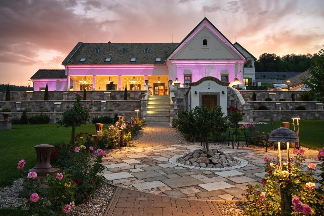 Takler Kuria Hotel Szekszard Luaran gambar